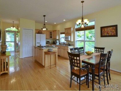 Kitchen & Dining w/views