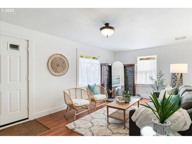 Living Room/Entrance