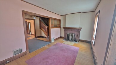 Living room with ceiling fan, light wood-type floo
