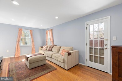 9632 Lindenbrook St, Fairfax, VA 22031 - photo 7