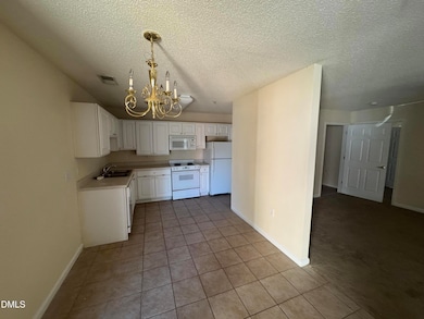 2511 Huntscroft Ln unit 101, Raleigh, NC 27617 - photo 4