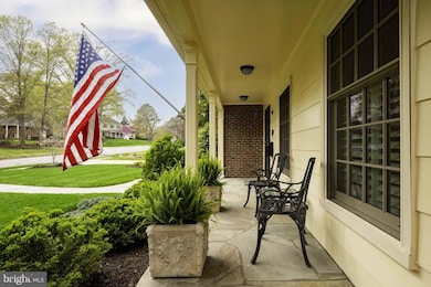 902 Emerald Dr, Alexandria, VA 22308 - photo 5