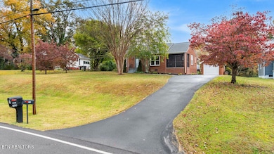 2327 Woodrow Dr, Knoxville, TN 37918 - photo 5