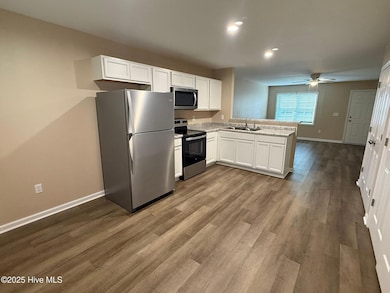 201 Fire Tower Rd unit 9, Richlands, NC 28574 - photo 3