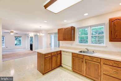 5810 Miriam Dr, Sykesville, MD 21784 - photo 5