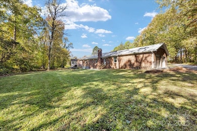 1840 Stoneyridge Dr, Charlotte, NC 28214 - photo 5