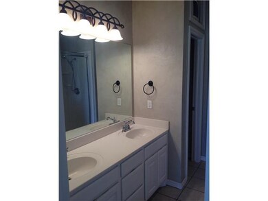 4909 Penn Place Dr, Edmond, OK 73025 - photo 2