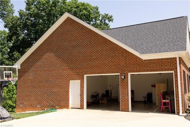 2774 Hickory Dr, Asheboro, NC 27205 - photo 5