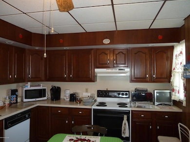 132 Lauderburn Ave, Weatherly, PA 18255 - photo 3