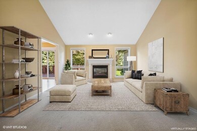 02_2381ShorehamHighlands_165_LivingRoom_