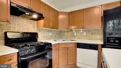 11094 Clovertree Ct, Manassas, VA 20109 - photo 6