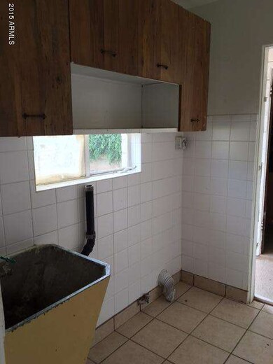 2317 N 31st laundry room