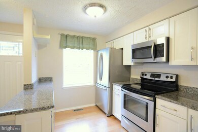 8415 Cedar Falls Ct, Springfield, VA 22153 - photo 4