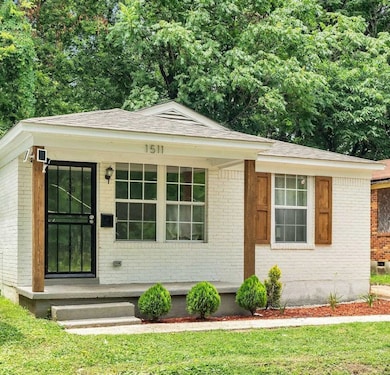 View of front of house featuring a front yard