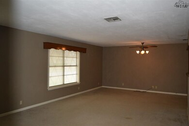 1216 Harvey Dr, Wichita Falls, TX 76302 - photo 6