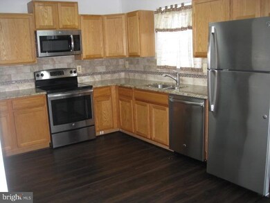 6920 Diamond Ct, District Heights, MD 20747 - photo 3