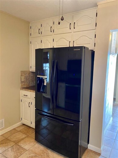 2310 W Broadway Ave, Enid, OK 73703 - photo 5