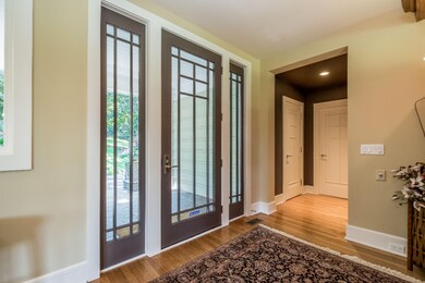 004-Foyer-3176138-large