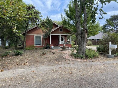 404 W Elm St, Whitewright, TX 75491 - photo 3