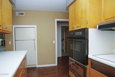 402 hooker-105