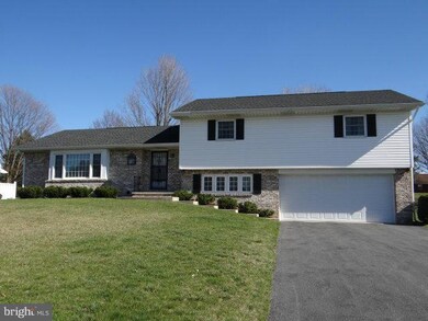 2954 Jefferson Dr, Chambersburg, PA 17201 - photo 2
