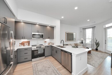 15635 Memorial Dr unit 142, Houston, TX 77079 - photo 2