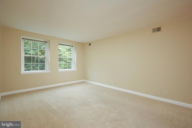 4900 29th Rd S unit B1, Arlington, VA 22206 - photo 3