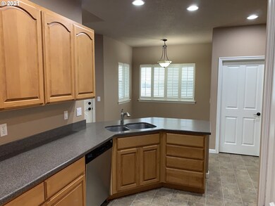 1233 Hazelnut Ct, Creswell, OR 97426 - photo 2