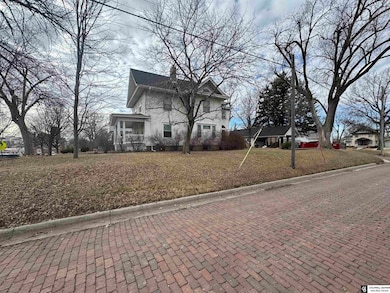 927 N Beaver Ave, York, NE 68467 - photo 4