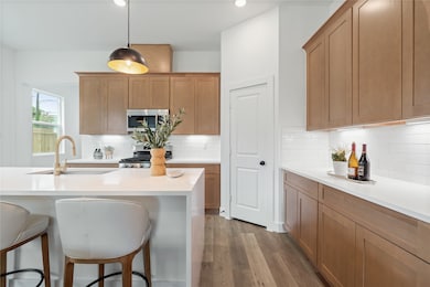 1031 S Victory Dr, Houston, TX 77088 - photo 7