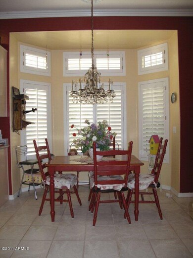 CASUAL DINING