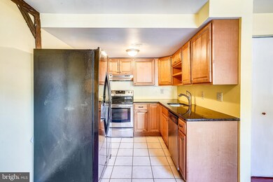 19325 Running Cedar Ct, Germantown, MD 20876 - photo 4