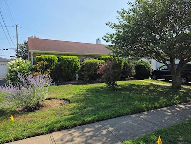 8 Reading Ln, Bethpage, NY 11714 - photo 2