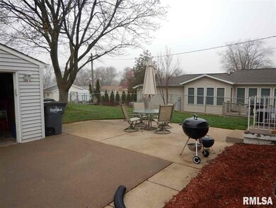 3114 Hyperion Rd, Bettendorf, IA 52722 - photo 2