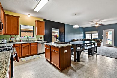 422 De Coster Blvd, Alvin, TX 77511 - photo 4