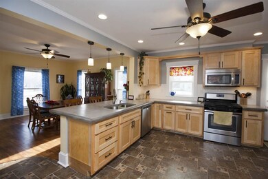 321 Walnut St, Cedar Falls, IA 50613 - photo 6