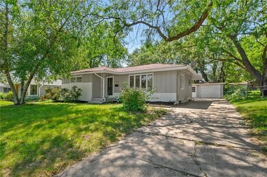 4132 E 10th St, Des Moines, IA 50313 - photo 2