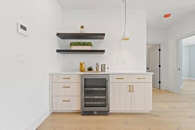 5245 Washington St unit 1, West Roxbury, MA 02132 - photo 4