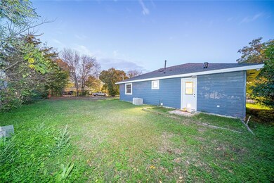 1409 N Breckenridge St, Ennis, TX 75119 - photo 2