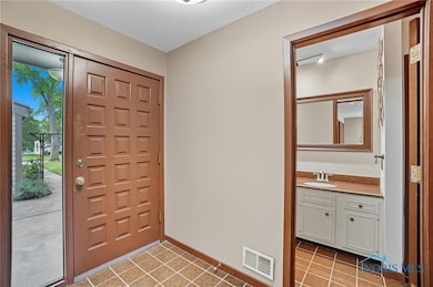 6696 Embassy Ct unit C11, Maumee, OH 43537 - photo 7