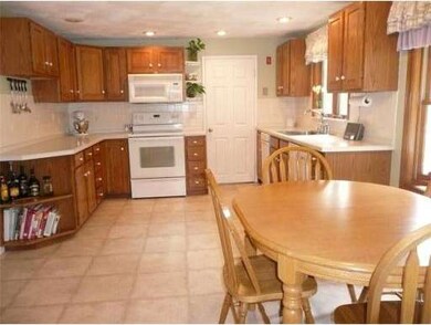 17 Henderson Rd, Woburn, MA 01801 - photo 4