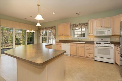 5057 Valley Stream Ln unit 76, Macungie, PA 18062 - photo 5