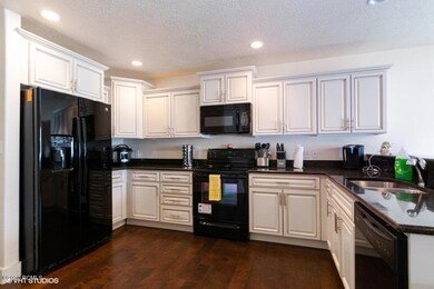 04_3763NBountifulLanee_177001_Kitchen_Lo
