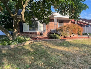 1116 Symes Ct, Royal Oak, MI 48067 - photo 2