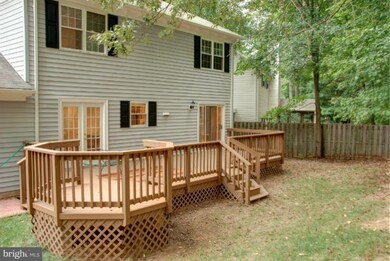 10125 Schoolhouse Woods Ct, Burke, VA 22015 - photo 2