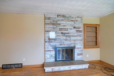 4388 E Fulton St (5)