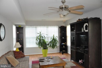 122 Penwick Cir, Frederick, MD 21702 - photo 2