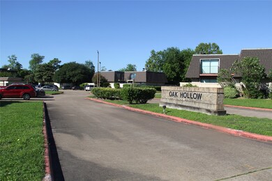 1001 E Adoue St unit BB04, Alvin, TX 77511 - photo 2