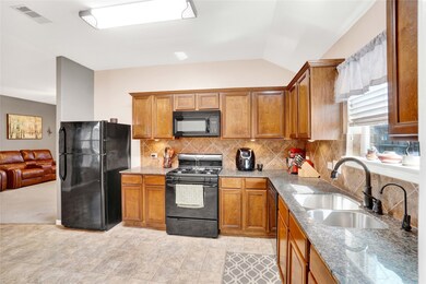 401 Decoster Blvd, Alvin, TX 77511 - photo 7