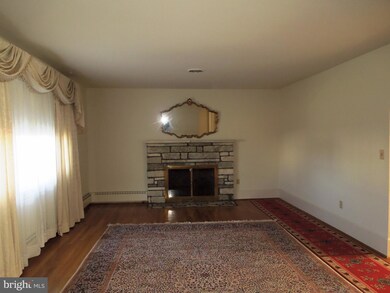 560 E G St, Purcellville, VA 20132 - photo 4